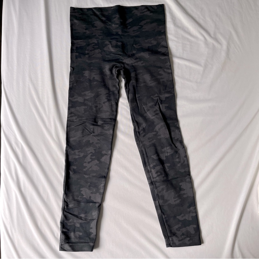 Spanx Camouflage Leggings Size large